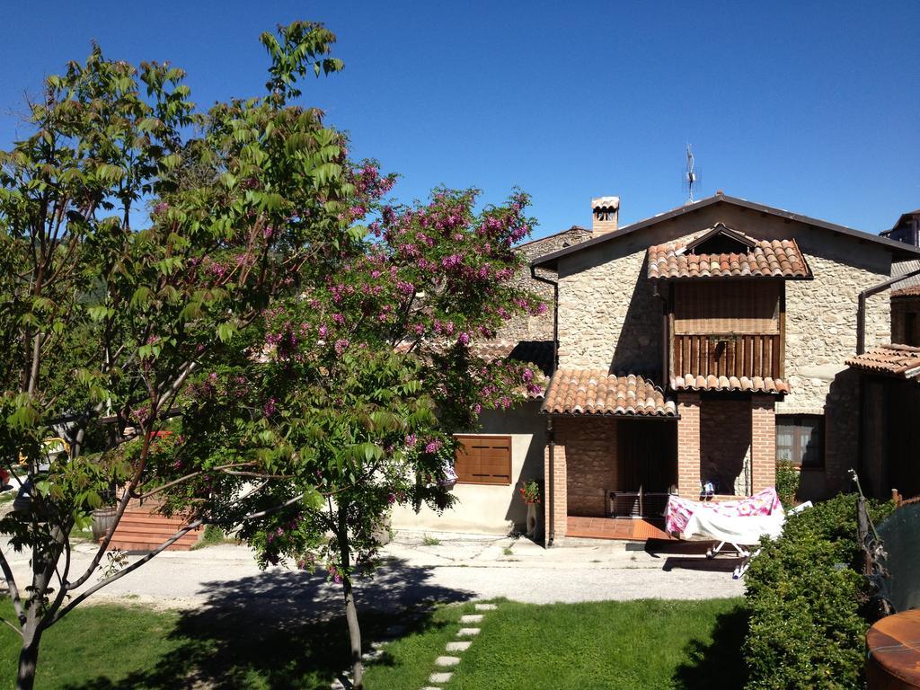 Villa Il Fienile Barete Exterior foto